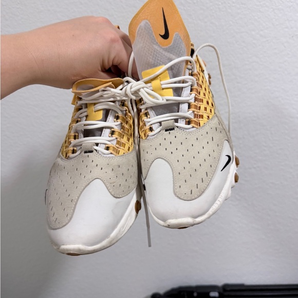 Nike Yellow and Gray react the 10th - Picture 7 of 9